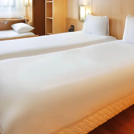 Ibis ホテル エタンプ