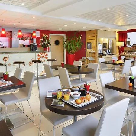 酒店 埃坦普宜必思酒店 3*