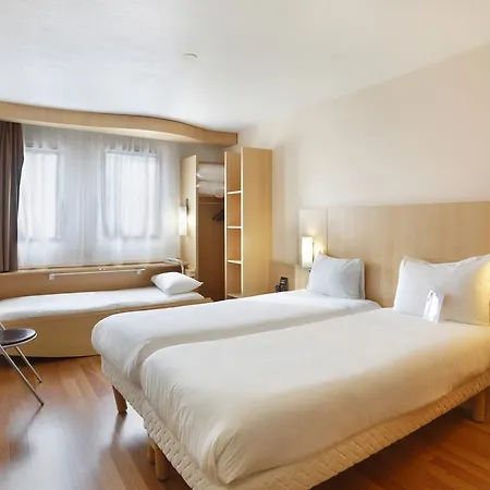 ホテル Ibis エタンプ